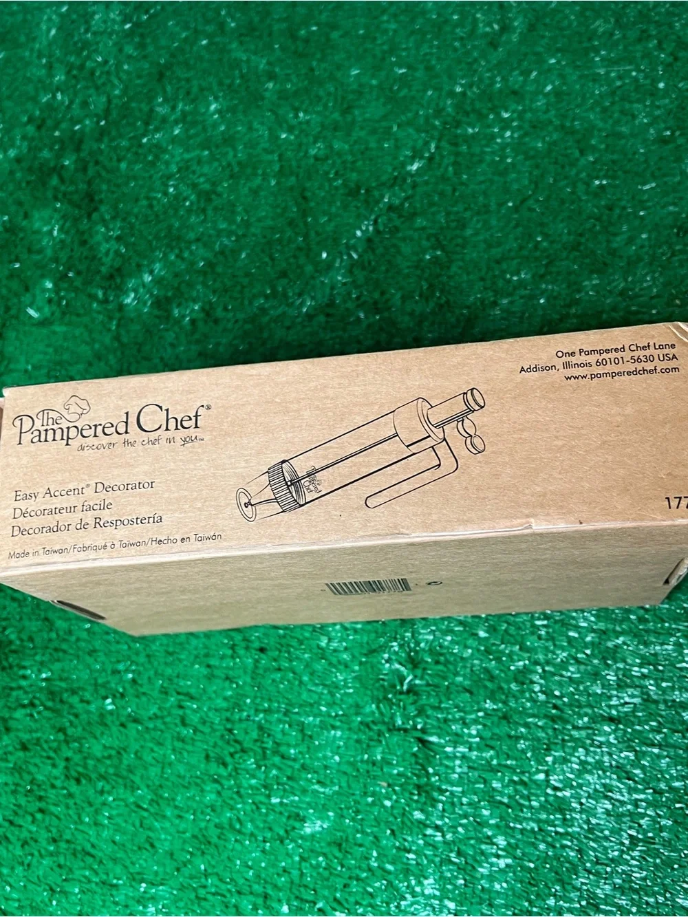 The Pampered Chef Easy Accent Decorator Boxed in Brown
